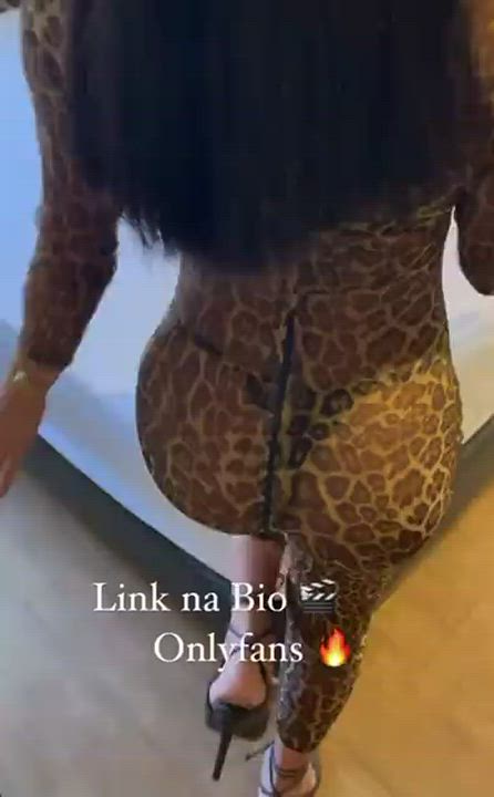 Booty Clothed High Heels Leggings Long Hair Teasing Trans Yasmin Assis clip