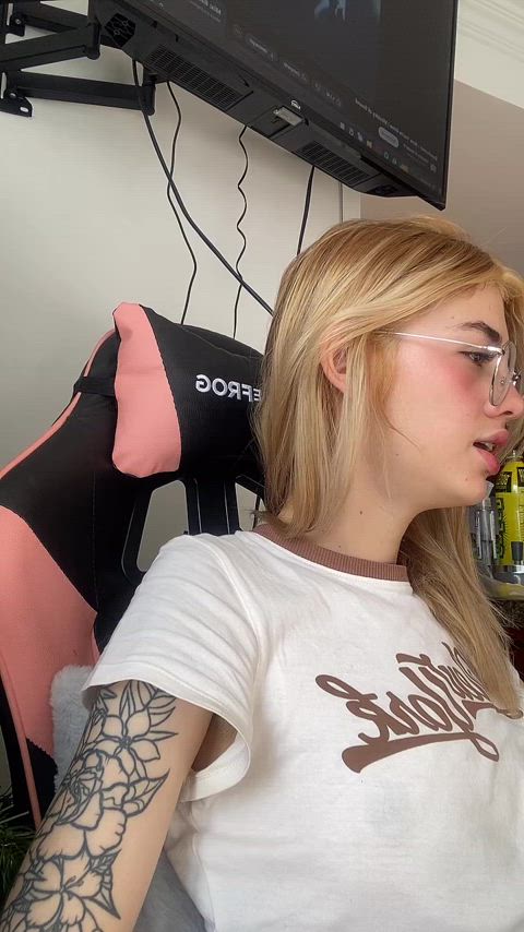 braless colombian cute glasses tattoo tiktok tik-tok clip