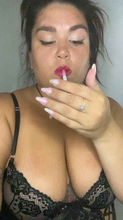 amateur onlyfans smoking amateur-girls smoking-fetish thick-bbw-babes clip