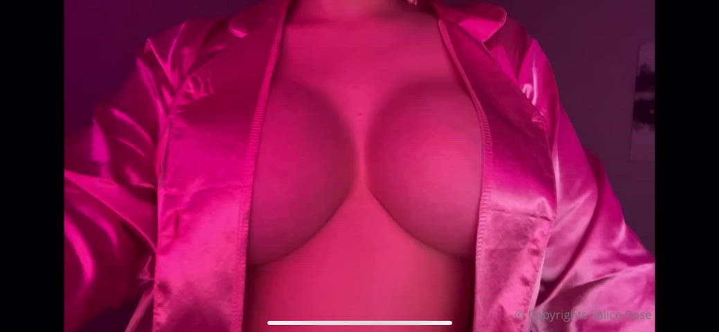 Latina Robe Tits clip