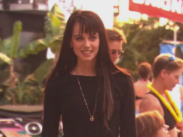 Mia Kirshner