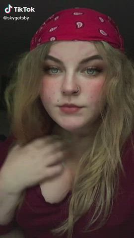 Cleavage Cute TikTok clip