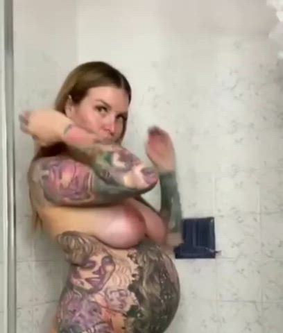 Do you like Pregnant mommy big boobies