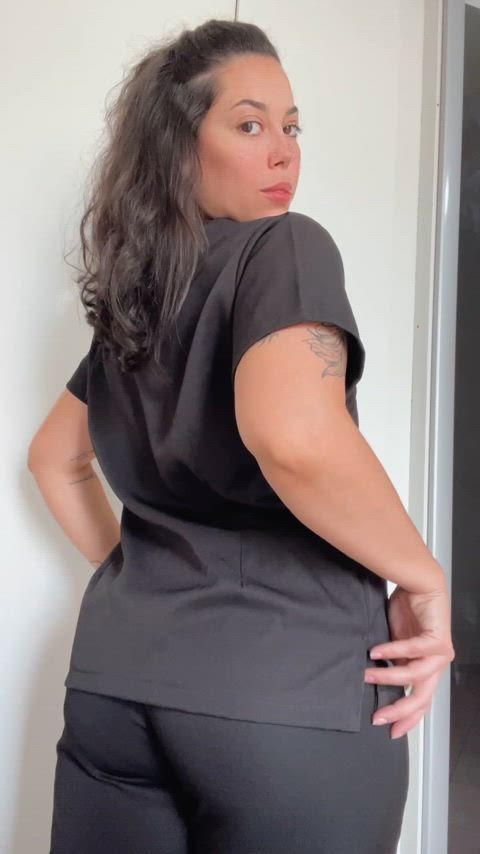 Would you pound me at work? 🍑🥵