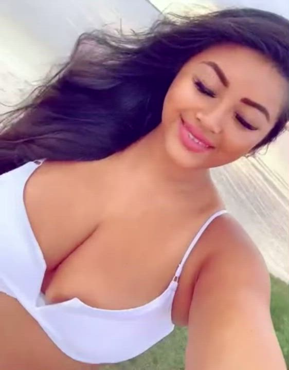 Asian Big Tits Bikini Busty Cleavage MILF Smile Thai Titty Fuck clip