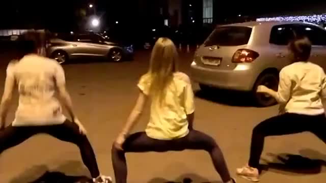 3 Russian girls twerking