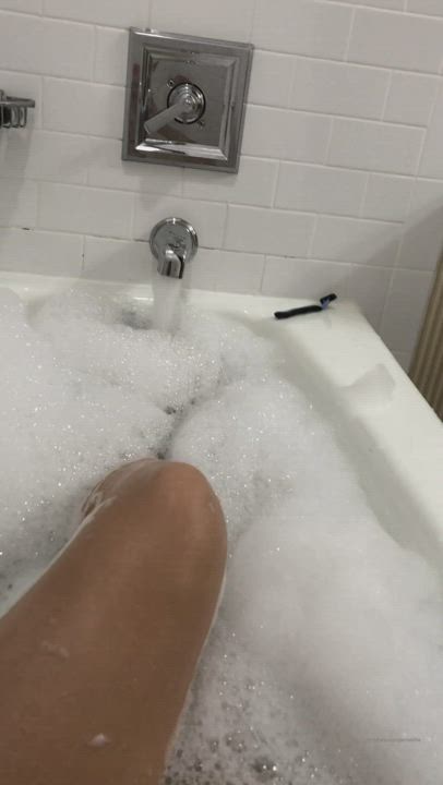 Ass Bathtub Blonde clip