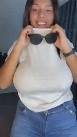 bouncing tits camgirl dancing funny porn glasses jiggling tiktok r/justfriendshavingfun