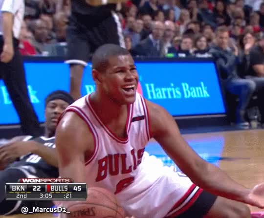 Cristiano Felicio does not agree with the call reaction
