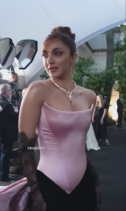 bollywood boobs cleavage curvy just-boobs clip