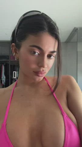 big tits bikini celebrity clip