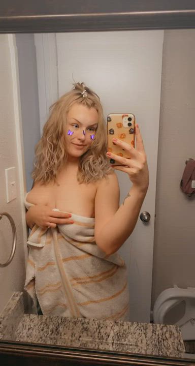 Blonde Natural Tits Shower clip