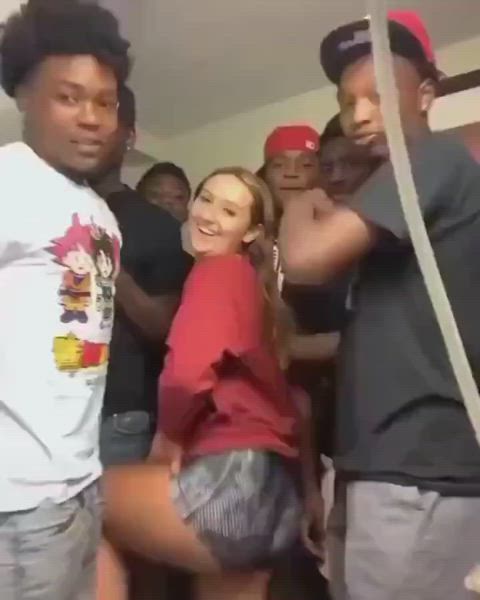 ass gang twerking white girl clip