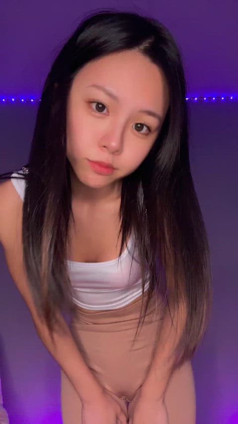 amateur asian babe camel toe cute hips onlyfans petite sexy yoga pants amateur-girls