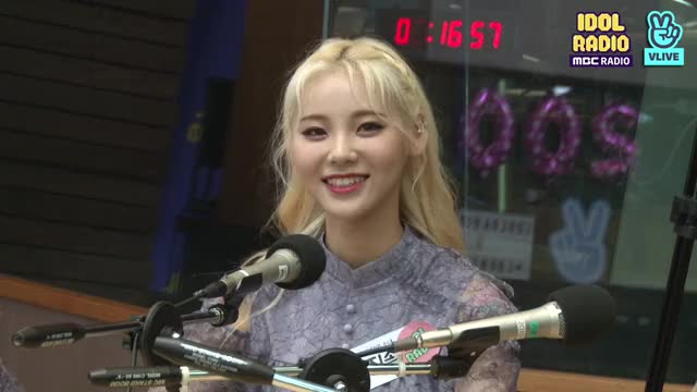 V LIVE - 'IDOL RADIO' ep#155. 더 높이 날아가줘 (w. 이달의 소녀)