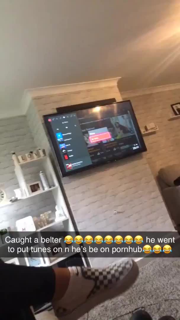 [NSFW] WCGW:Connecting your phone to the TV while having pornhub up