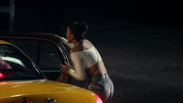 Julia Fox - Uncut Gems (2019) - big booty in silvery pants walking on street (updated