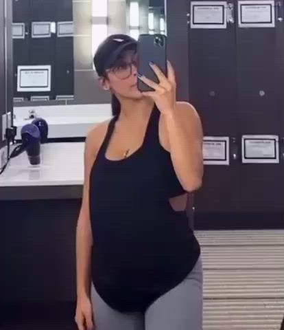 busty gym mirror clip