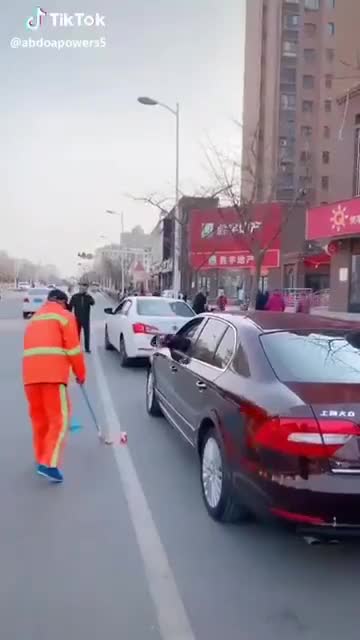 Littering Asshole Gets His Comeuppance