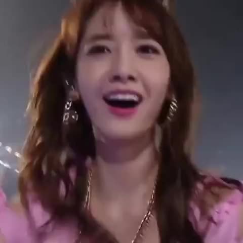 Yoona Tokyo Dome Kisscam