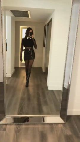Boots Celebrity Dress Latex Legs Madison Beer clip