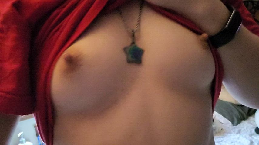 amateur boobs jiggle onlyfans small nipples small tits tits underboob clip