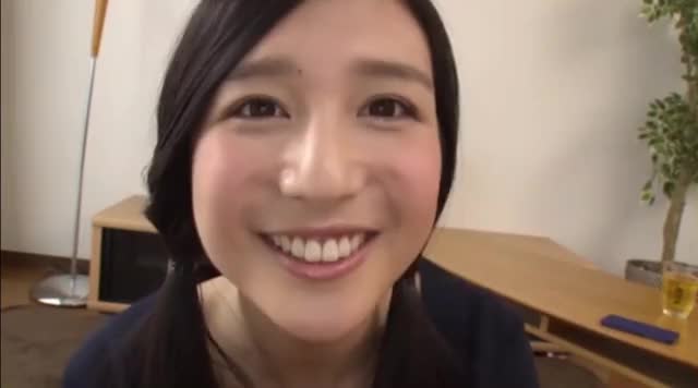 [STAR-605] Imagine getting a handjob with these cute eyes from Iori Kogawa