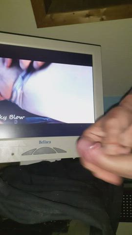 Amateur Close Up Cock Masturbating clip