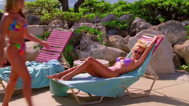 Pamela Anderson - Baywatch - S06E19 - poolside sunbathing in bikini; having lotion