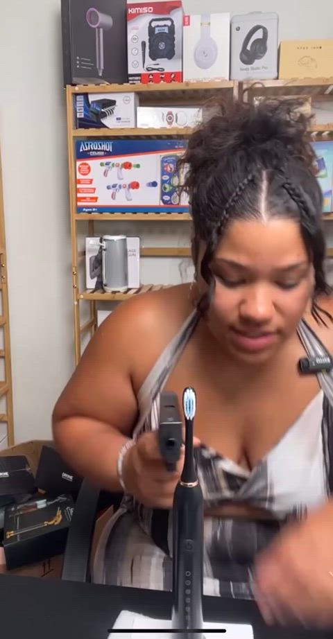 big tits candid cleavage ebony latina clip