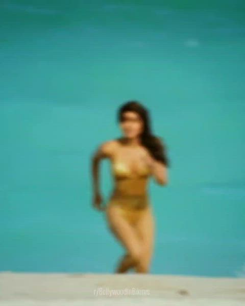 actress beach big tits bikini bollywood celebrity indian priyanka chopra swimsuit