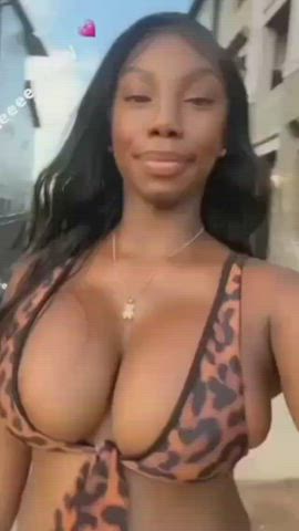 Bubble Butt Ebony Pretty Thick clip