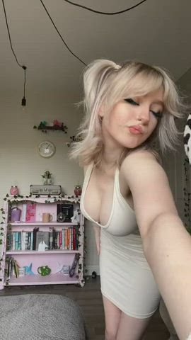 19 years old amateur babe big tits camgirl cute natural tits pretty teen clip