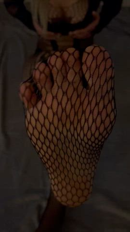 feet fishnet nylon clip