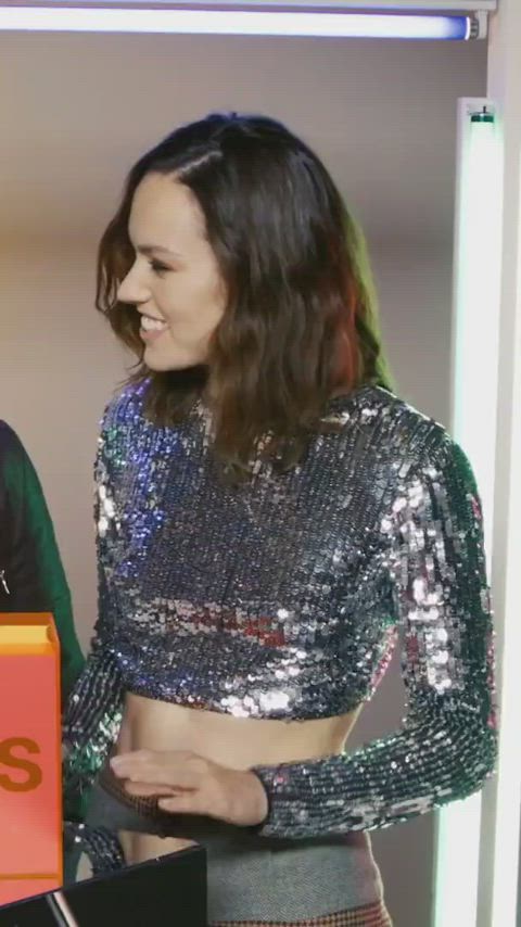 belly button daisy ridley belly clip