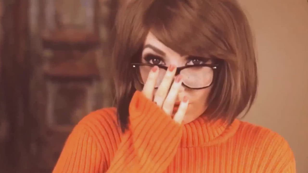 Velma in A Red Bombshell