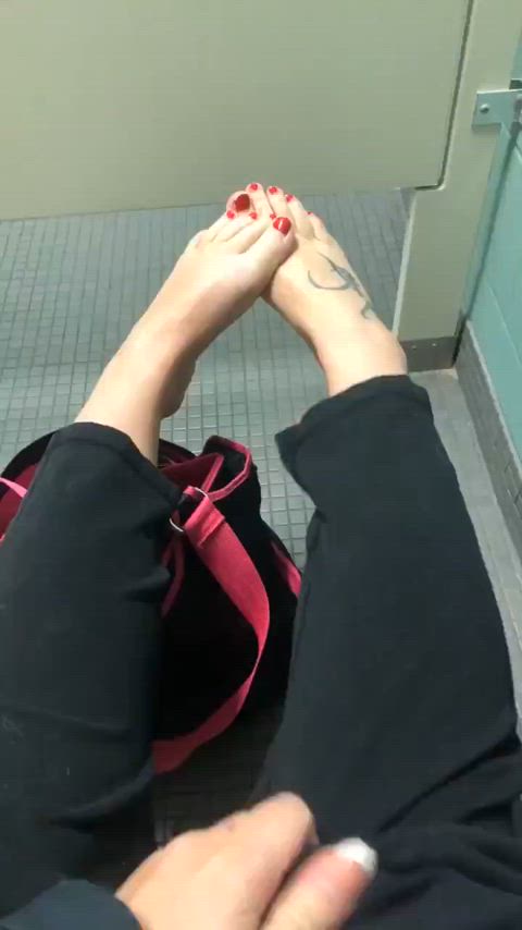 amateur fansly feet feet fetish justforfans nails onlyfans polish toes usa clip