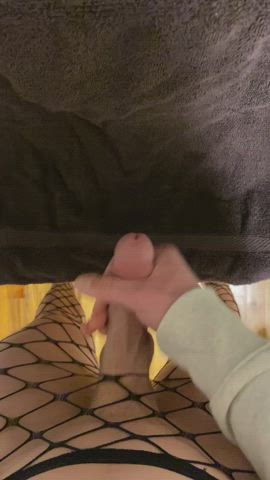 I love to cum in my fishnets