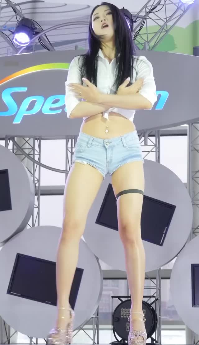 Girl Crush - Bomi Flaunting her Skinny Tight little Asian Ass