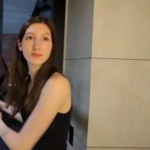 Aloona Larionova (Twitch Streamer/Youtuber)