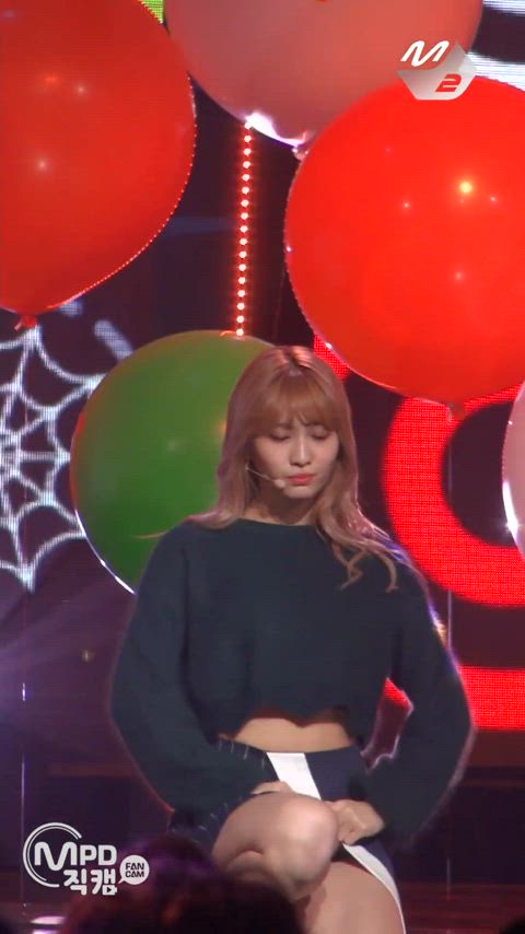 TWICE - Momo