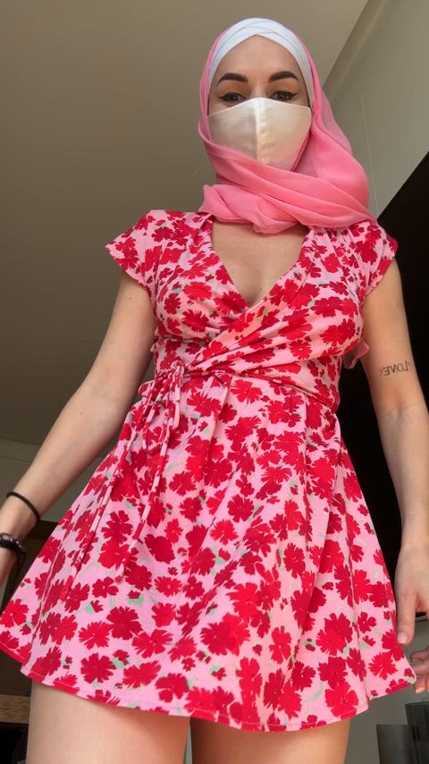 A beautiful summer dress that never has panties underneath