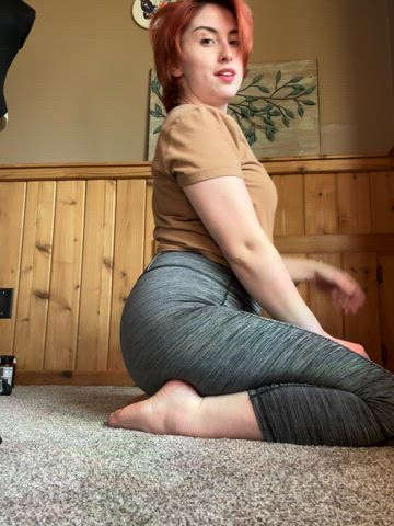 barefootmilf bouncing clothed leggings milf slutty yoga pants clip