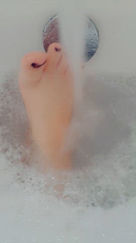bathtub feet foot fetish foot worship valerierayne13 clip