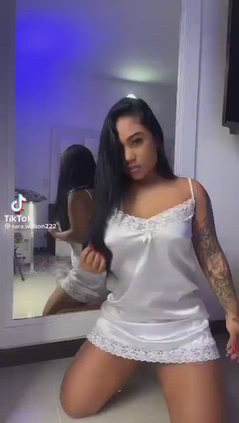 braless downblouse nipslip tiktok clip