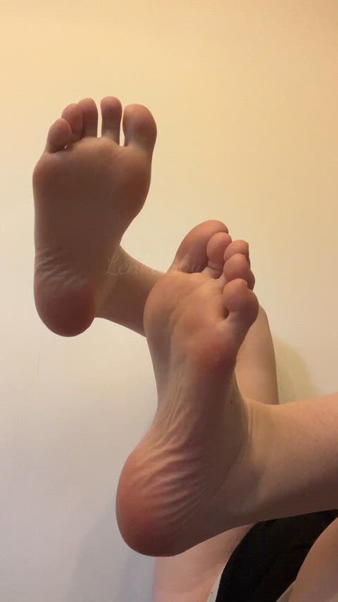 Show me how it feels to have an older man worship my cute soles