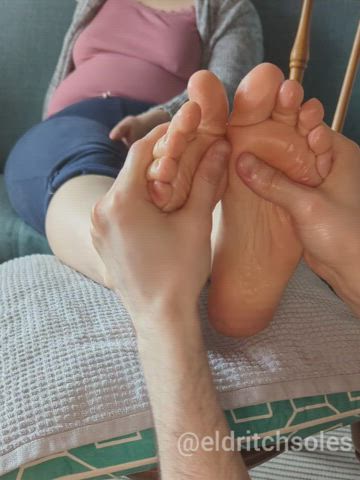 One lucky footboi got to coat my feet with oil and give me a proper foot rub.