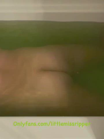 Sexy bathtub fart from my mistress! Her ass is the real bath bomb!