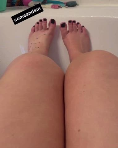 (oc) My pretty toes need to be sucked on 🥺