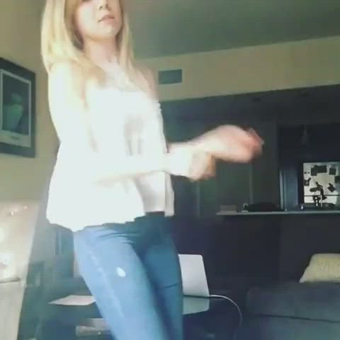 Celebrity Cute Jennette McCurdy clip
